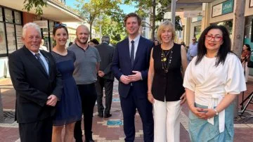 Photo of Rosco McGlashan OAM, Sally Pilbeam, Anthony O’Brien (representing the late Patrick O’Brien OAM), Mayor Daniel Kingston, Gail Wright (née Dorrington), Professor Maryan Omari.
