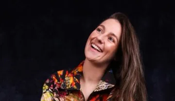 Portrait photo of Deana Walmsley