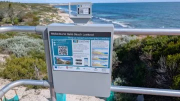 CoastSnap monitor at Iluka Beach lookout.